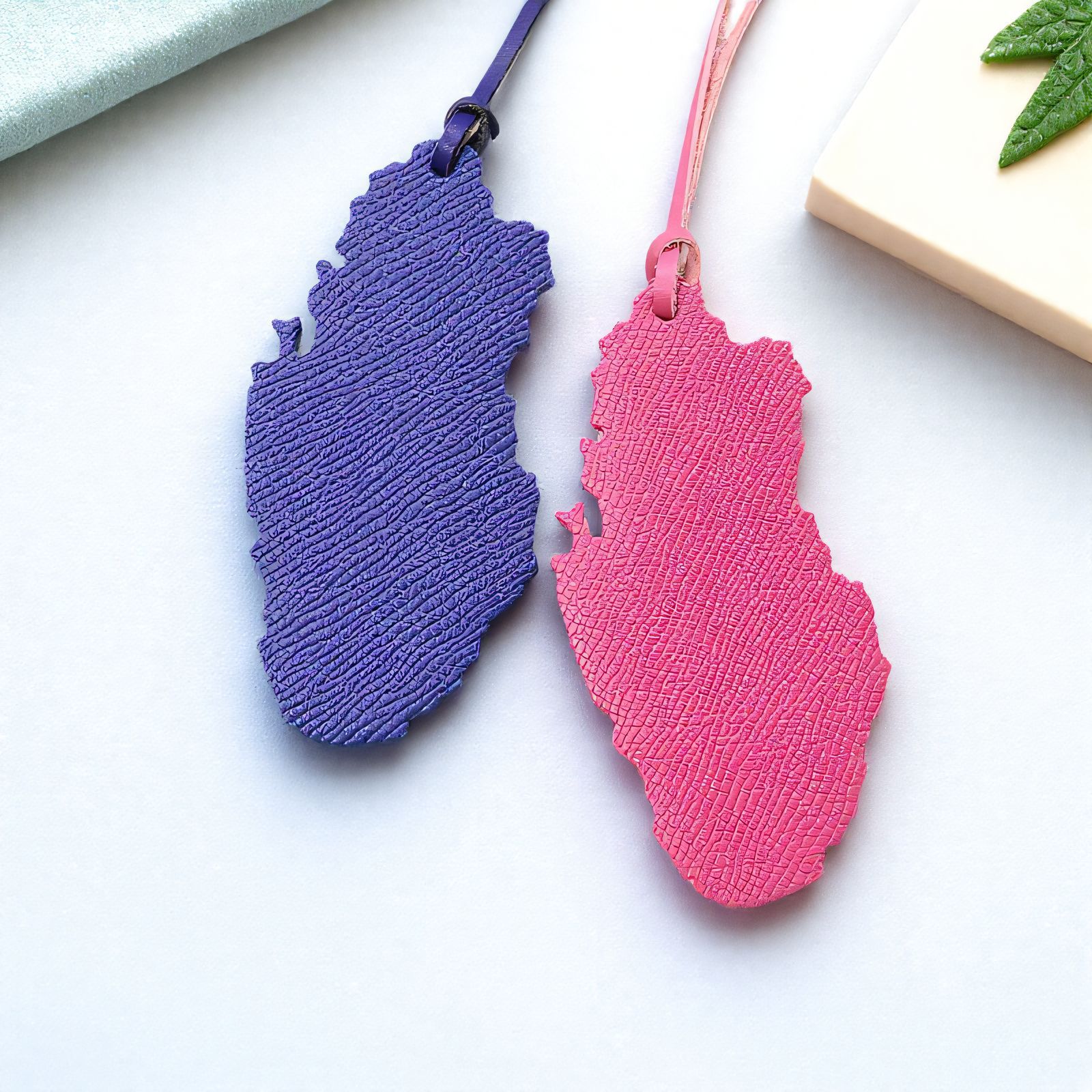 1pc Qatar Map Shaped PU Leathe - đánh giá và giá Women Accessories Qatar