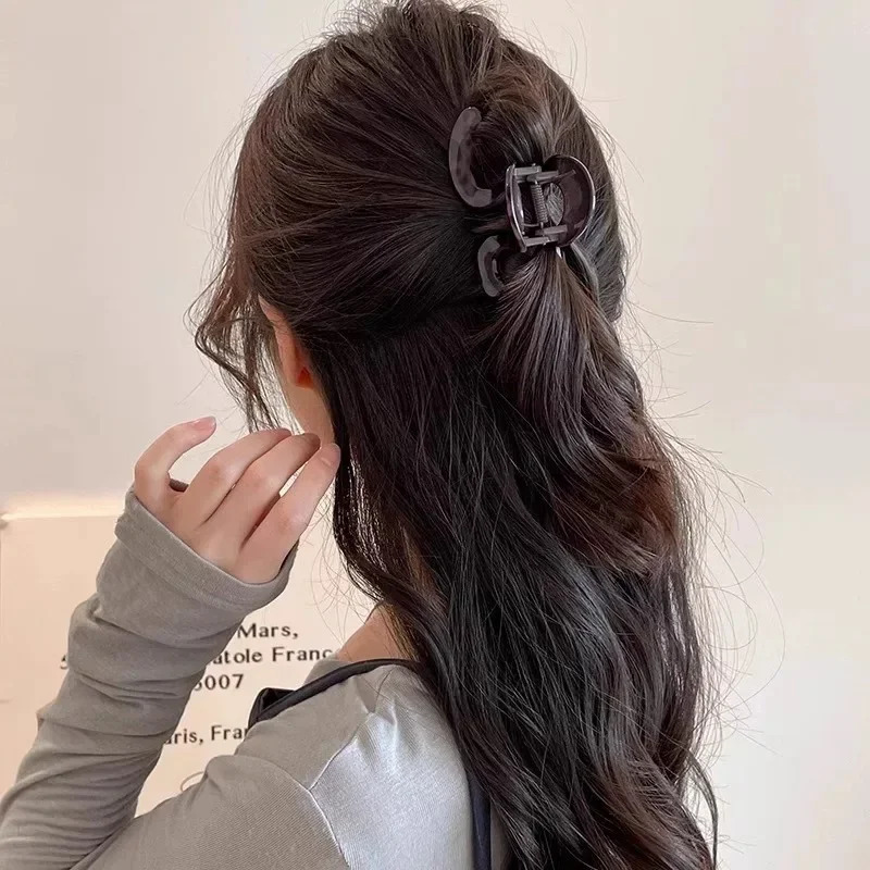 Geometric Design Hair Claw Cli - đánh giá và giá Women Accessories Shop Design